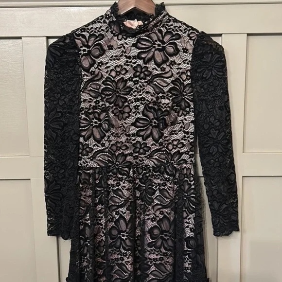 Eliza J Long Sleeve Mock Neck Fit & Flare Lace Dress in Black Size 2 - Picture 5 of 14